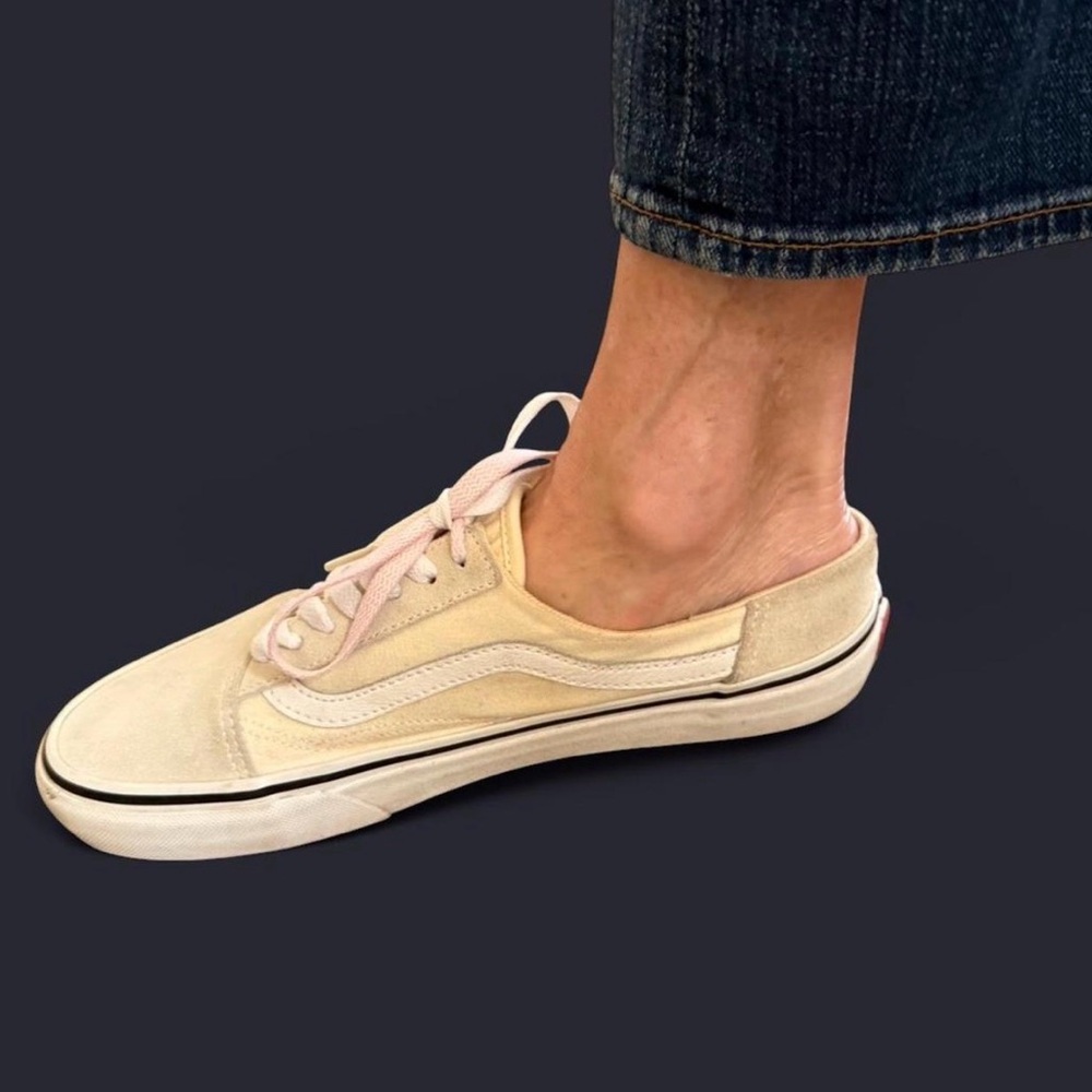 Vans Old Skool Mule in Cream and White, men’s size 8.